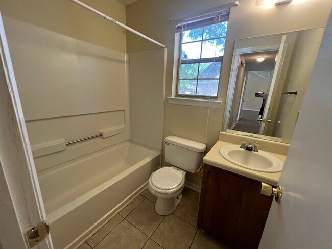 Building Photo - Home For Rent