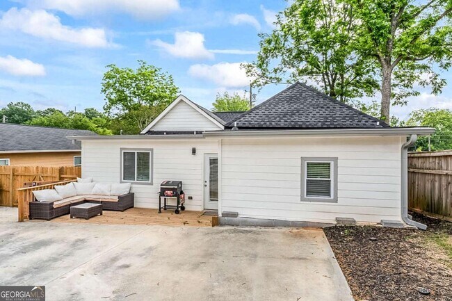 Building Photo - 620 Echo St NW