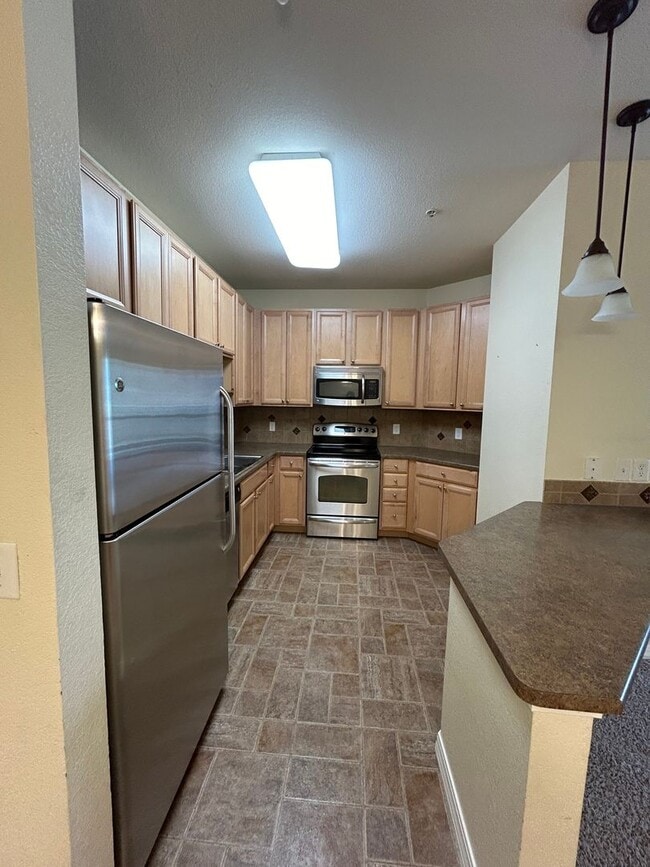 Building Photo - Modern Condo Living in the Heart of Fort C...