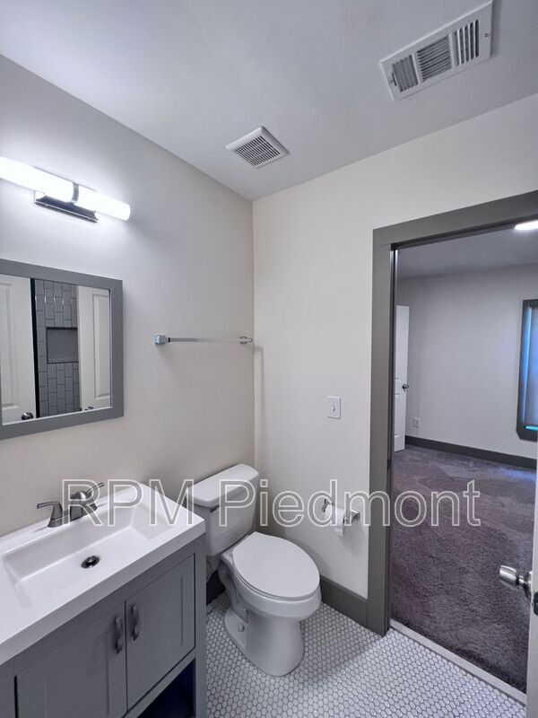 Building Photo - 334 Dargan Pl SW