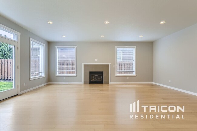 Building Photo - 3119 NE 171st St