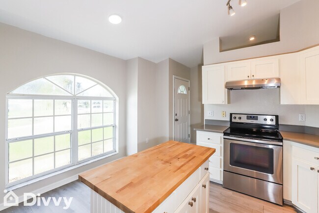 Building Photo - 3801 Country Bend E