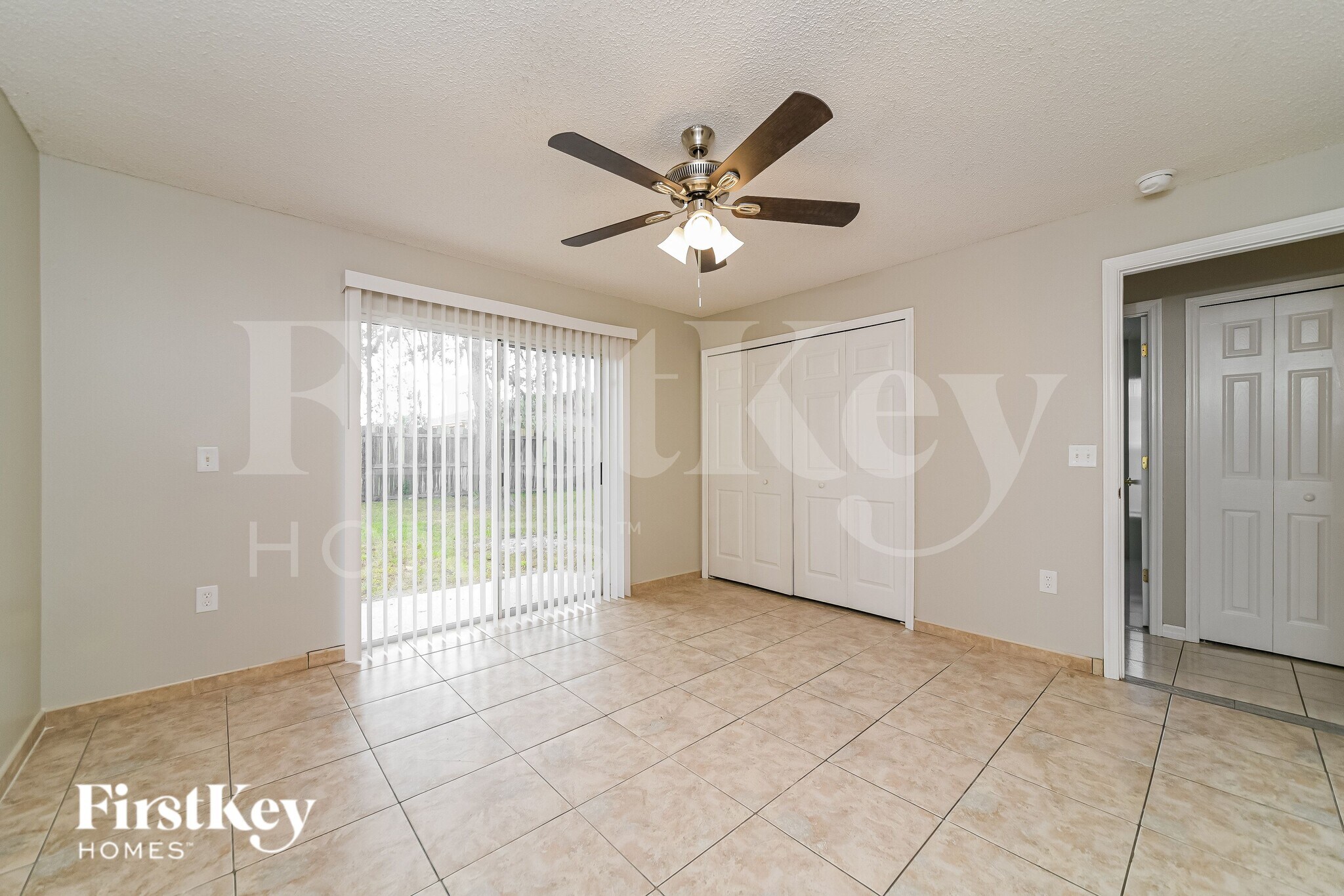 Building Photo - 440 Breezeway Dr