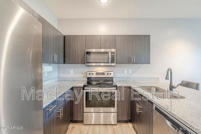 Building Photo - 2271 E Hidalgo Ave