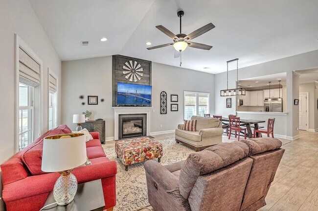 Building Photo - 4 Bedroom 3.5 Bath House in St. Johns Lake - Johns Island