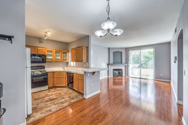 Building Photo - 1830 N Buffalo Dr