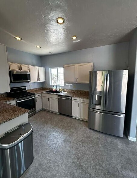 Building Photo - 1485 Ram Canyon Dr