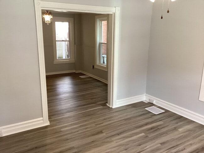 Building Photo - Beautifully Updated Half Duplex in the Boro