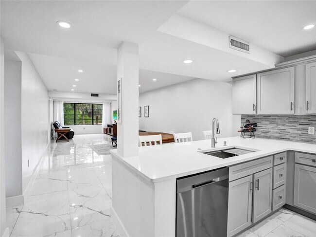 Building Photo - 6073 Balboa Cir