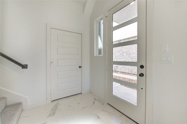 Building Photo - 2928 El Fenice Ln