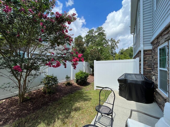 Building Photo - Exceptional 4BD, 2.5BA Cary Townhome with 2-Car Garage, Bonus 2nd Floor Living Space, and Private...