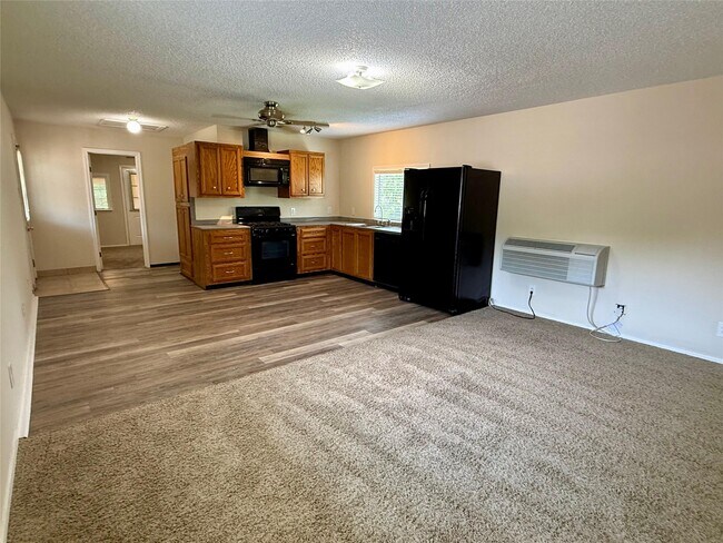 Building Photo - 17903 Strack Dr