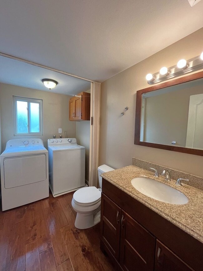 Building Photo - Great townhome in Del Cerro!