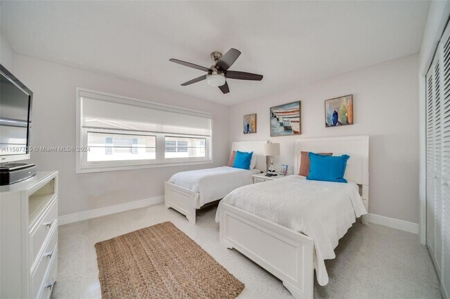 Building Photo - 5450 N Ocean Blvd