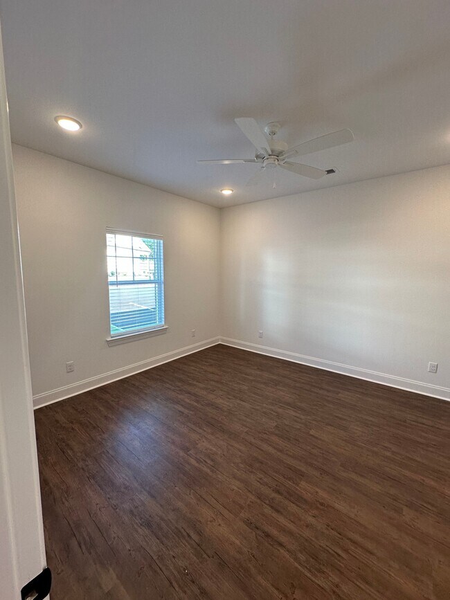 Building Photo - 671 Cottage Grv Cir