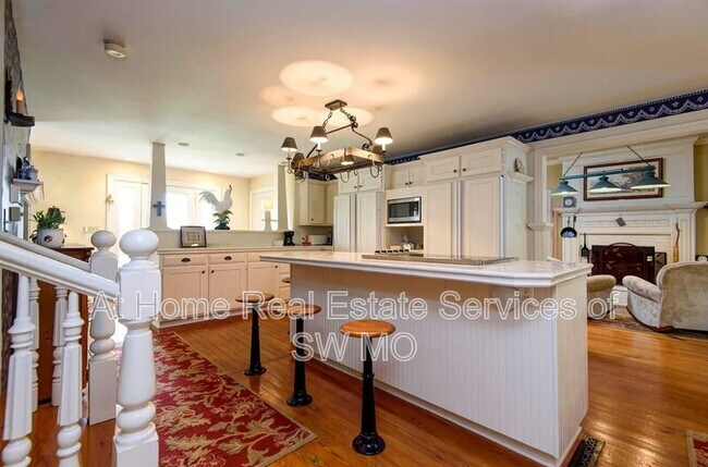 Building Photo - 4810 E Farm Rd 132
