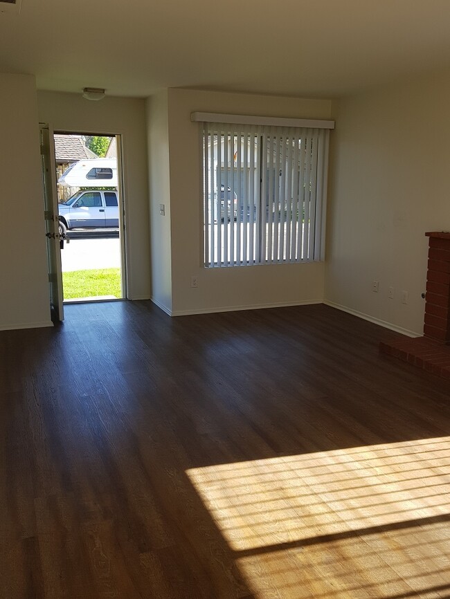 Building Photo - Victoria Village 3+2 Patio Home w/ 2-car g...