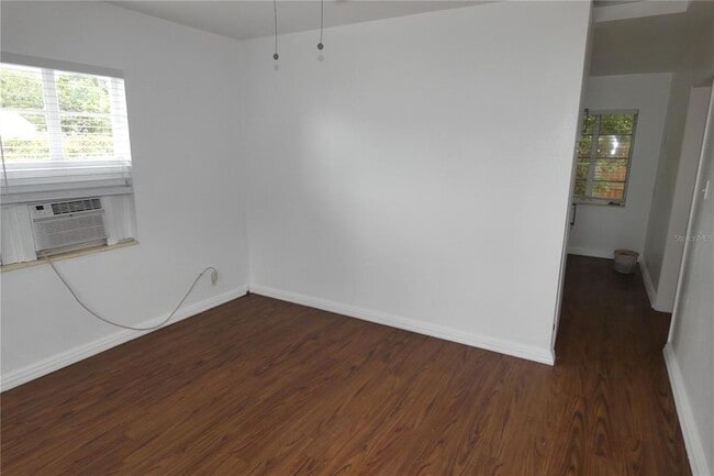 Building Photo - 2567 15th Ave N