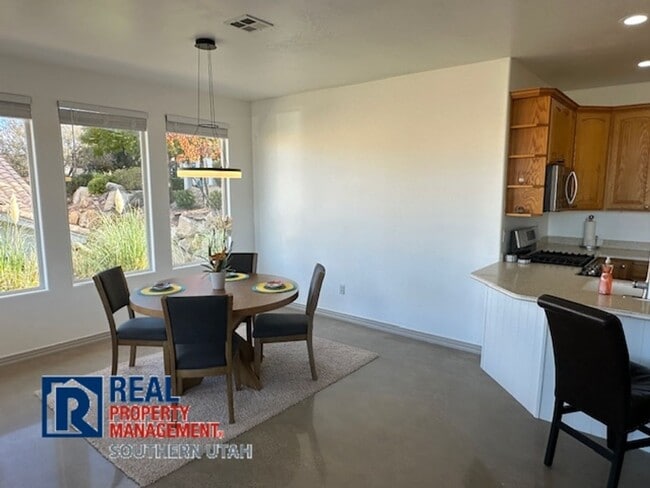 Building Photo - 179 Oasis Dr