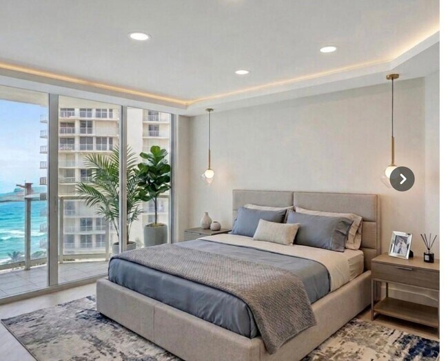 Building Photo - 16485 Collins Ave