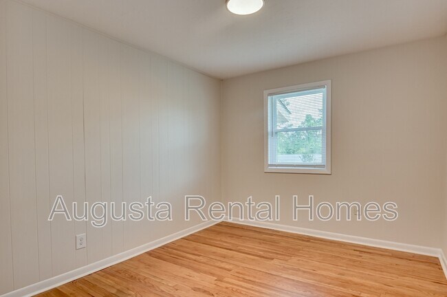 Building Photo - 1406 Ridgewood Dr