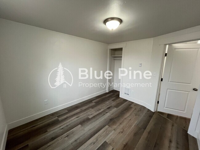 Building Photo - 1288 Lake Ave