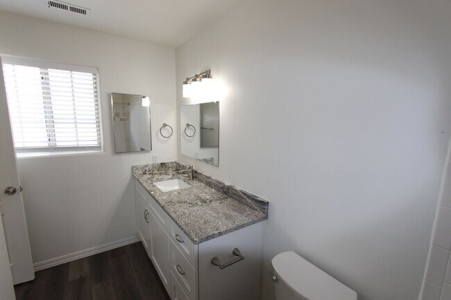 Building Photo - Remodeled End-Unit Townhome @ Village at Elk Run | 3 Bed, 2.5 Bath + 2-Car Garage