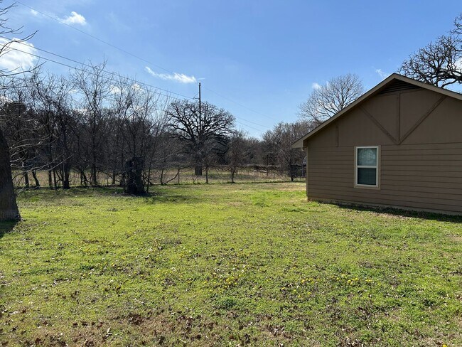 Building Photo - Cozy 2 Bed 2 Bath Home