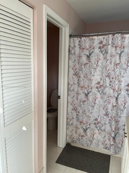 Building Photo - 9953 SW 154th Ct