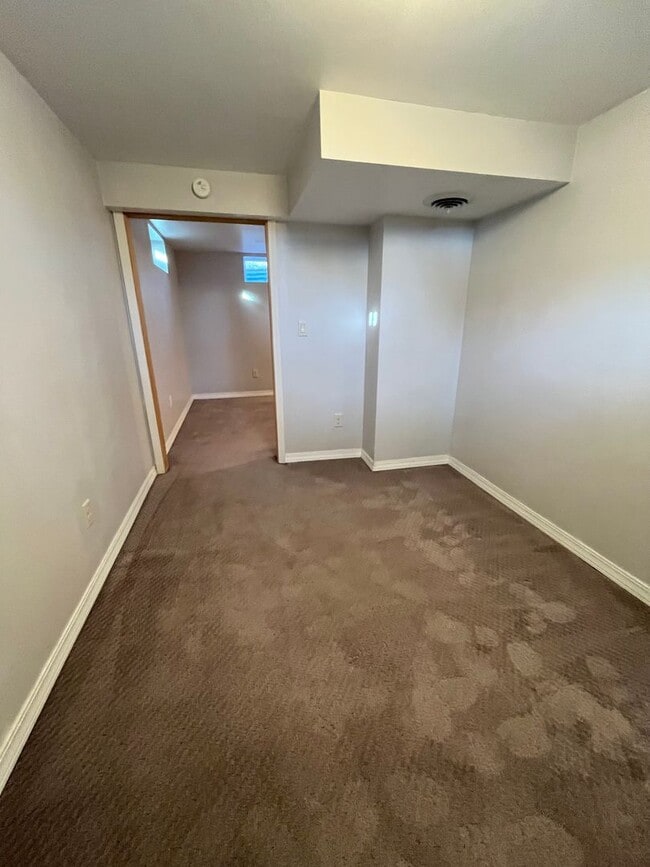 Building Photo - Spacious 2 Bed/2 Bath with Fenced in Yard!