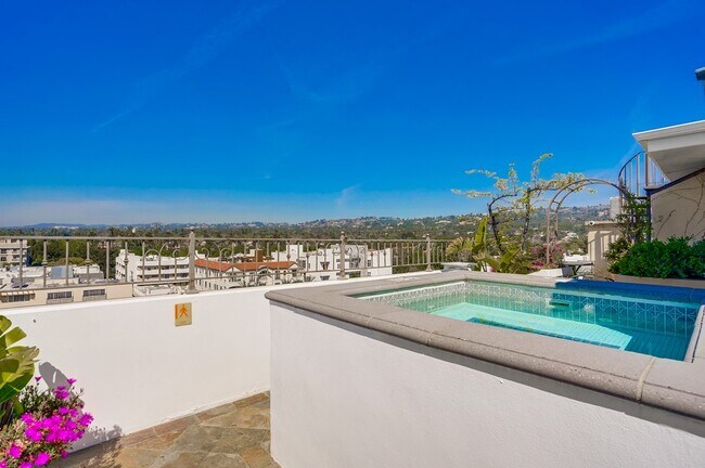 Building Photo - 435 N Oakhurst Dr