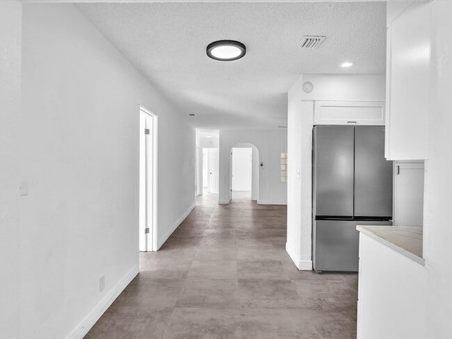 Building Photo - 6661 Meade St