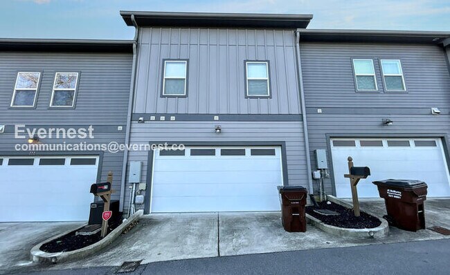 Building Photo - 220 Croleywood Ln