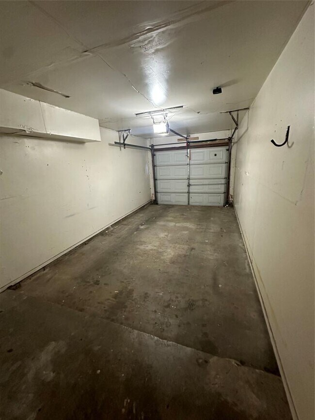 Building Photo - 6728 Lancret Hill Dr