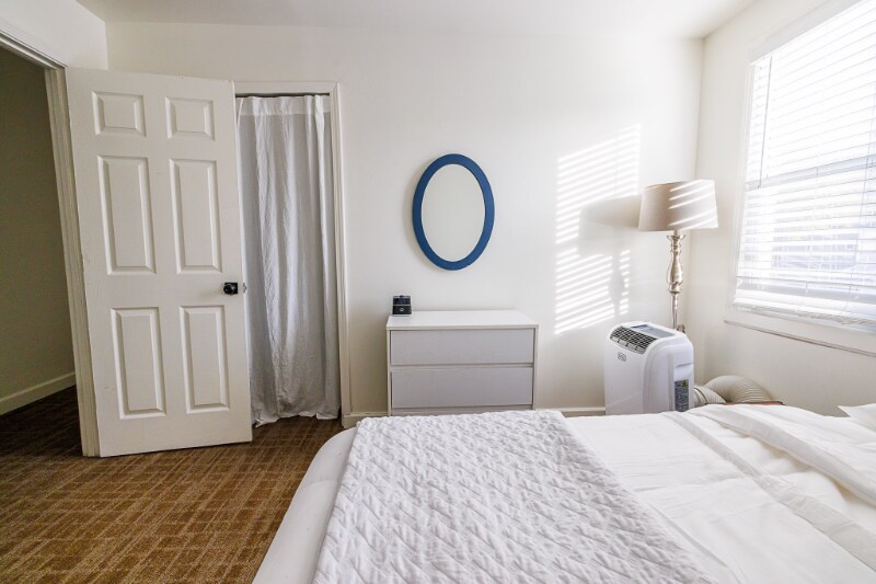 Building Photo - 932 E Oak St