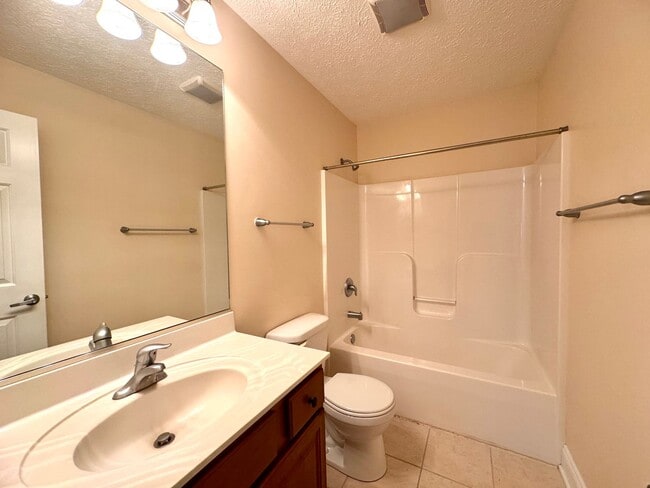 Building Photo - Huff Heritage Townhome  3 Bed, 2.5 Bath  A...