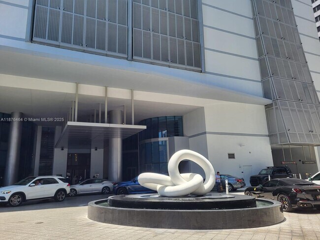 Building Photo - 200 Biscayne Blvd Way