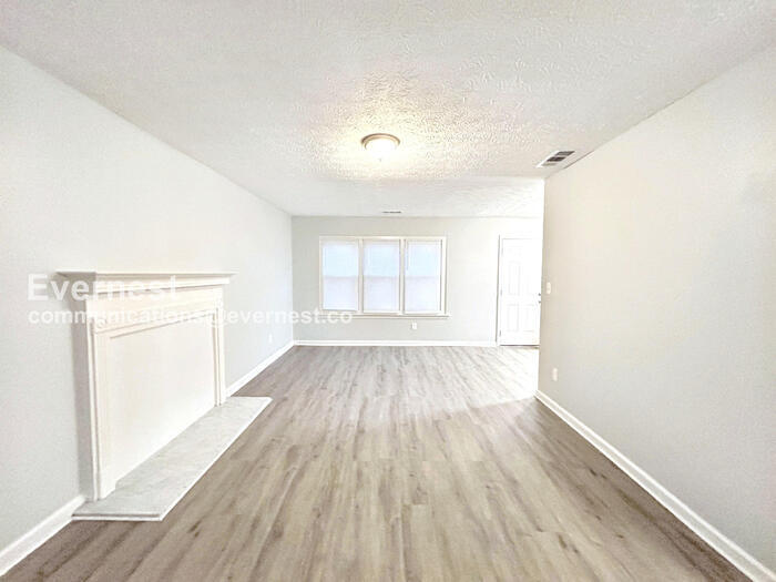 Building Photo - 5772-5773 3 Lakes Dr