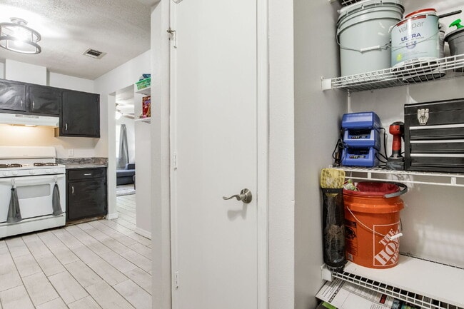 Building Photo - Move-in ready 3-bedroom, 1-bath cottage