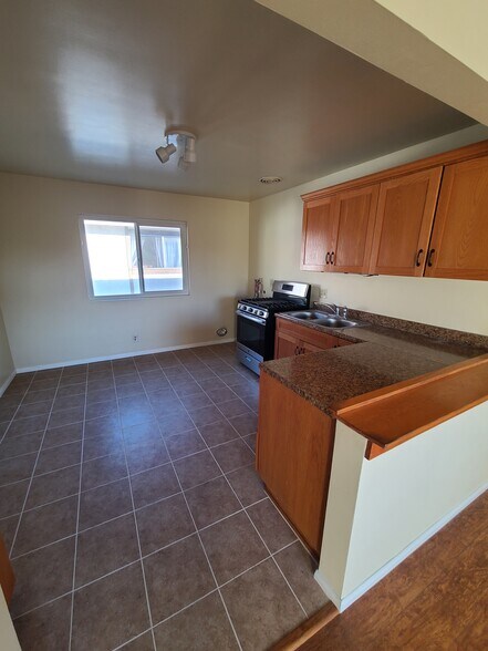 Building Photo - 1910 Vassar St