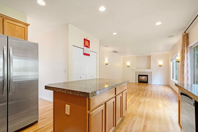 Building Photo - Timeless NW Craftsman in Sammamish | 4BR +...
