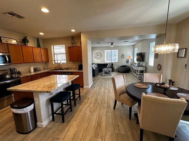 Building Photo - HIGHLY DESIRABLE 3 BEDROOM HOME NEAR DOWNTOWN GILBERT