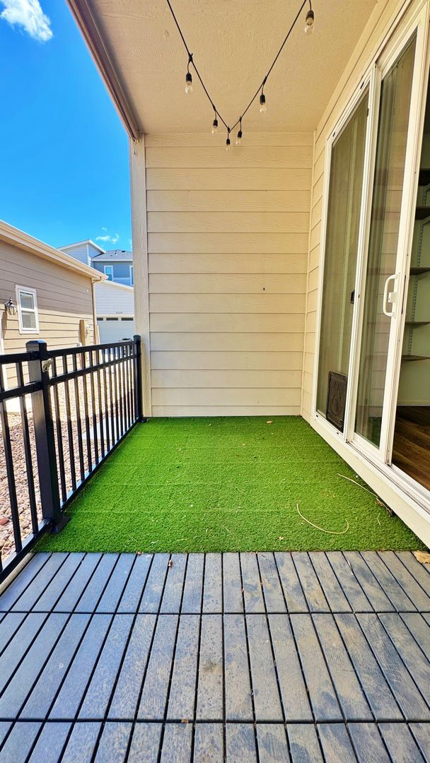Building Photo - Fantastic Parkway Point 3 Bed 3 Bath 2 Car...