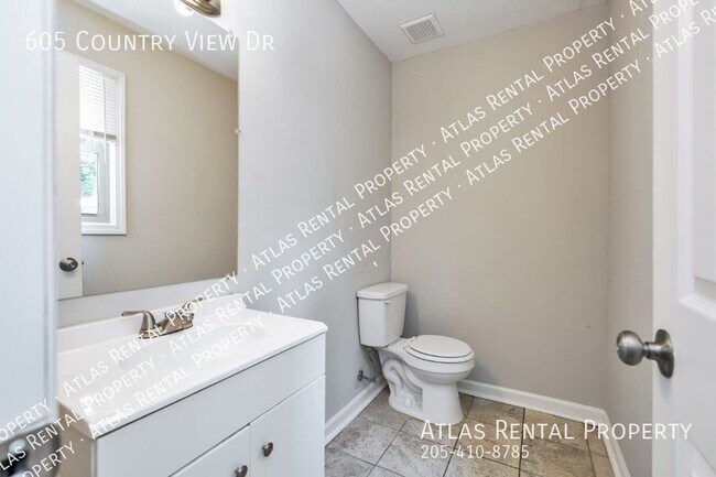 Building Photo - 605 Country View Dr NE