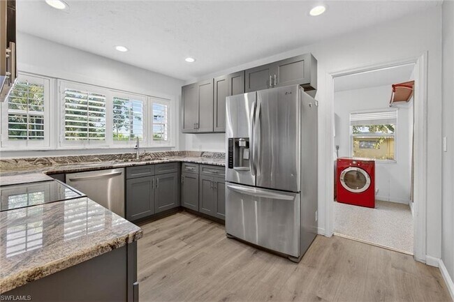 Building Photo - 1420 Maravilla Ave