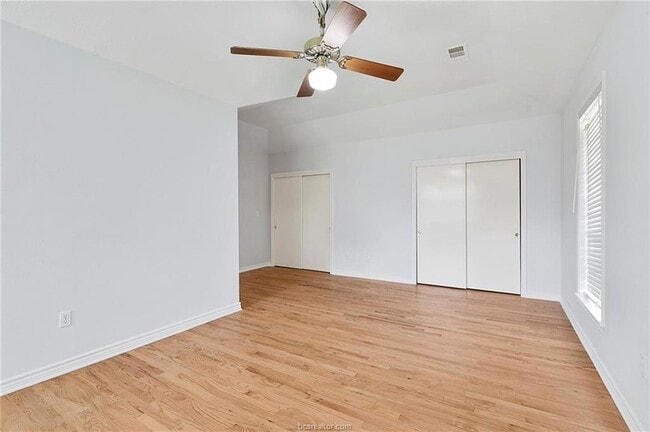 Building Photo - 1031 Rose Cir