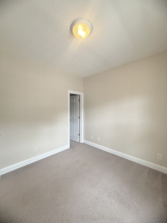 Building Photo - 5034 Belleglen Ct
