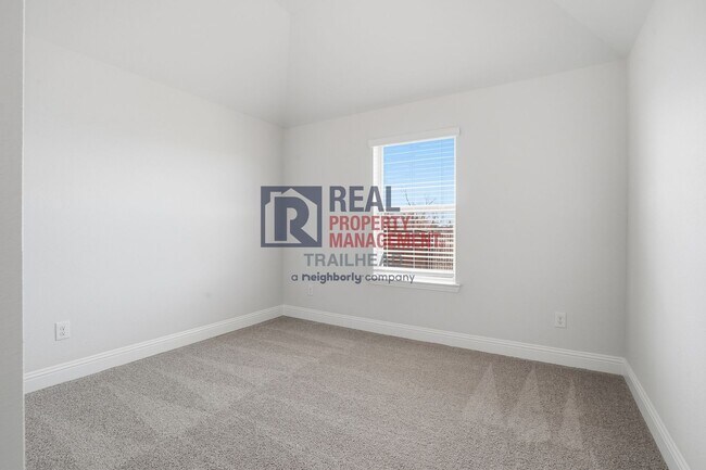 Building Photo - Thoughtfully Designed 4 Bed Home with Elevated Interiors and Lake Views