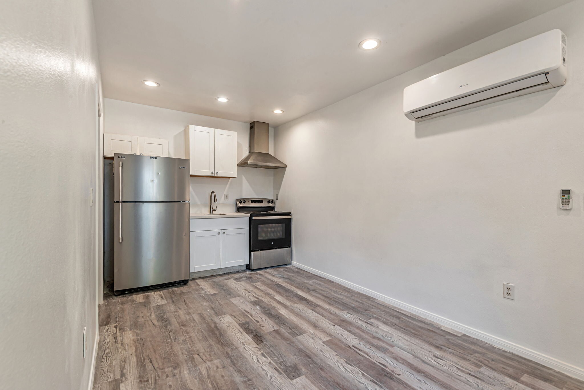 Building Photo - 849 W 43rd St
