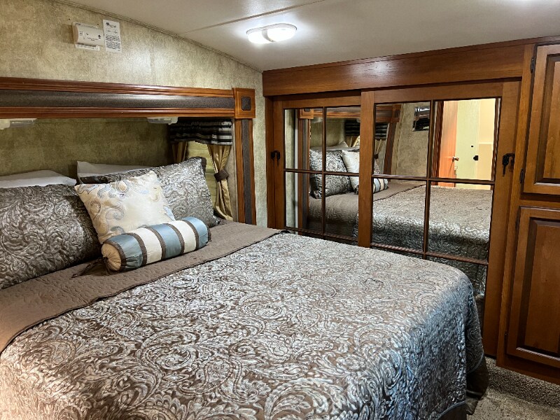 Building Photo - 7560 Chelsea Rd